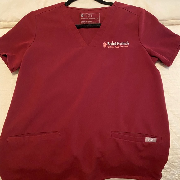 FIGS Women Burgundy Casma Scrub Top - Picture 2 of 2